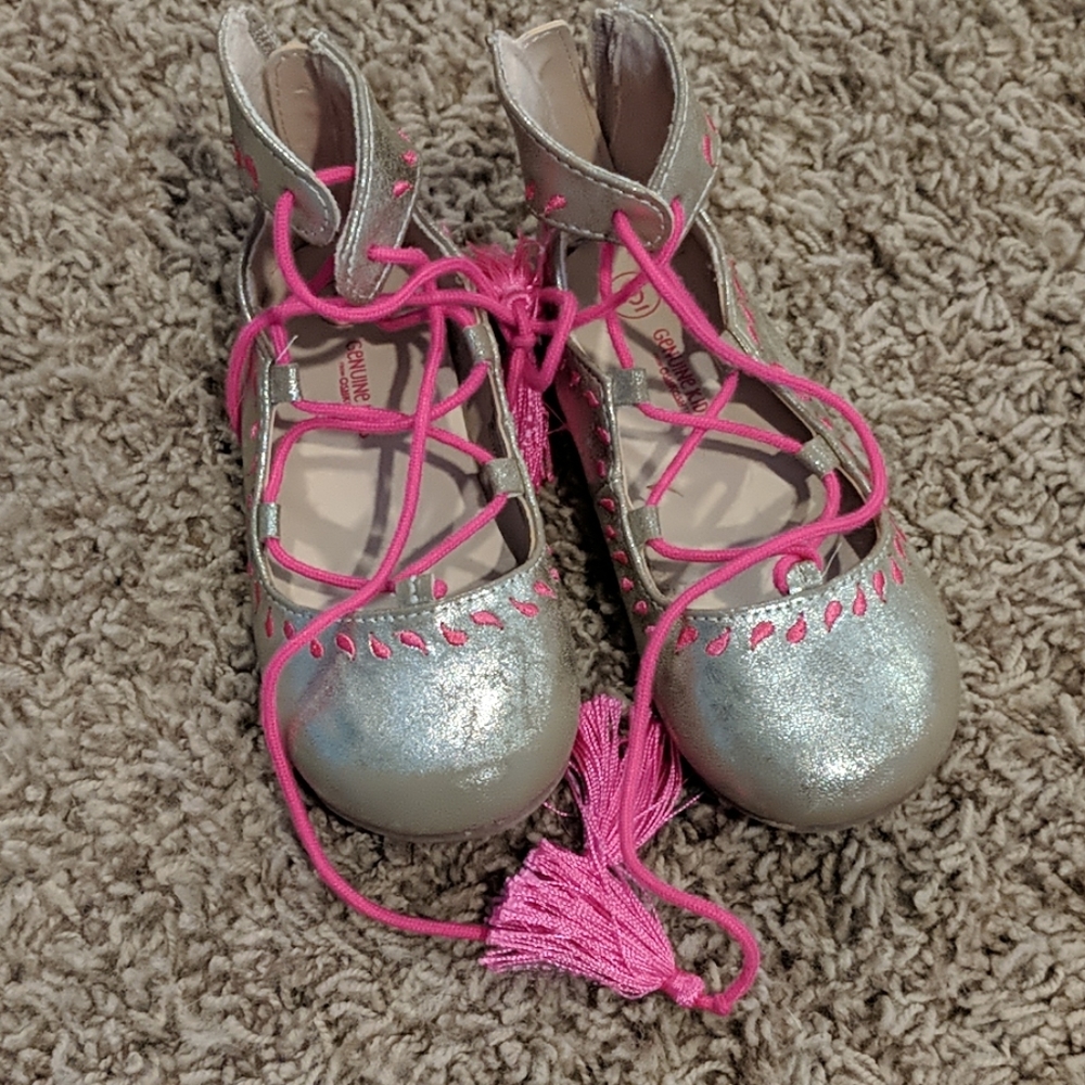 Girls lace up shoes
